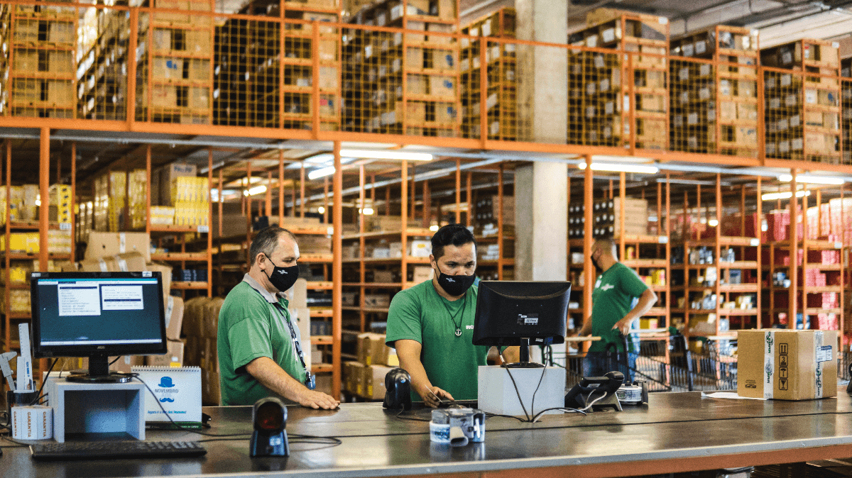 A importância de um estoque bem equipado e organizado